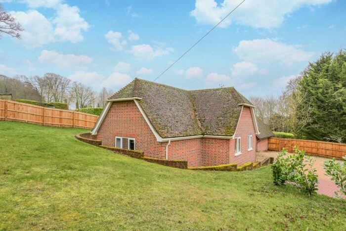 2 Bedroom Bungalow To Rent In Winterbourne Road Boxford, RG20