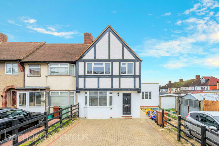 4 Bedroom House To Rent In Oakfield Gardens, Carshalton, SM5