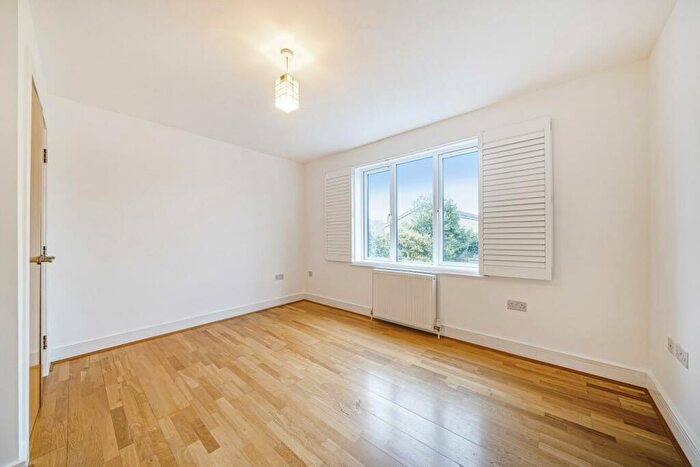 3 Bedroom Terraced House For Sale In Kingston Road, New Malden, KT3