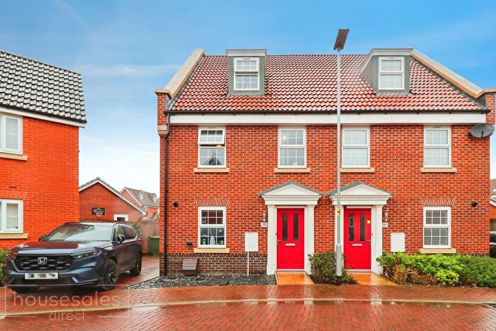 3 Bedroom Semi Detached House For Sale In Nuthatch Way, Attleborough, NR17