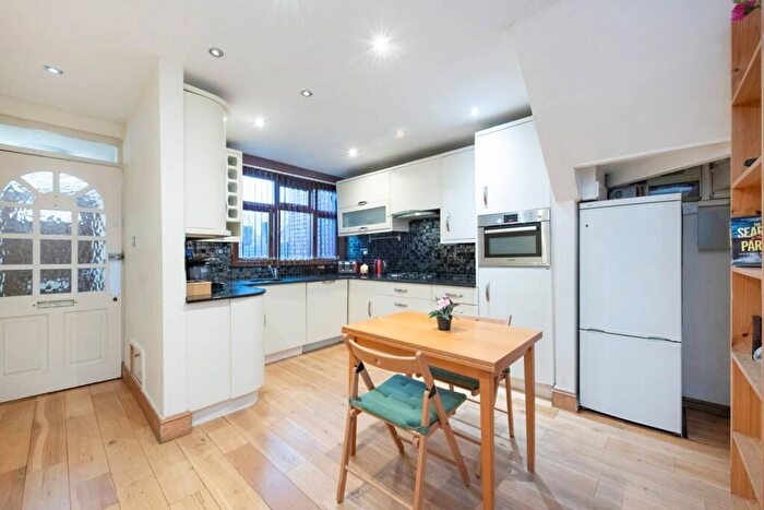 3 Bedroom House For Sale In Mackenzie Road, Islington, London, N7