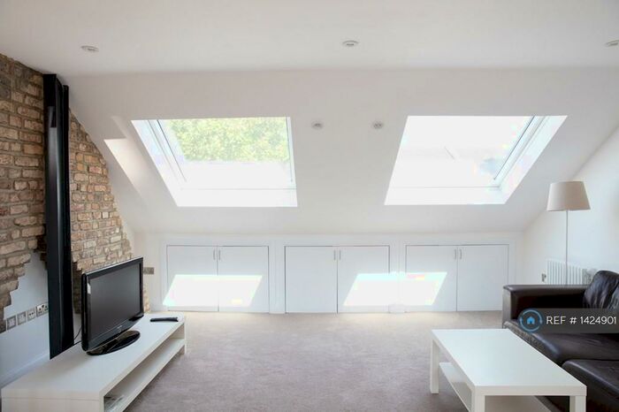 3 Bedroom Flat To Rent In Coleman Road, London, SE5