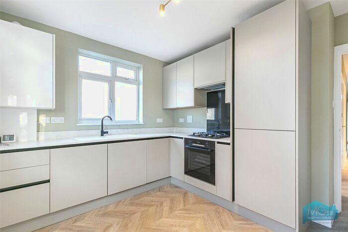 2 Bedroom Flat To Rent In Grosvenor Road, Finchley Central, London, N3