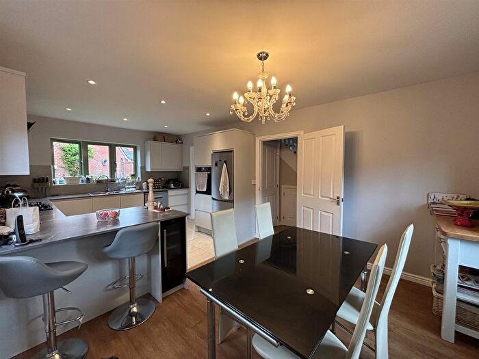 4 Bedroom Detached House For Sale In Anstee Road, Shaftesbury, SP7