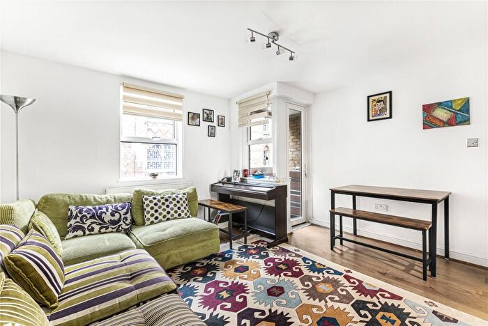 1 Bedroom Apartment For Sale In Rawstorne Street, London, EC1V