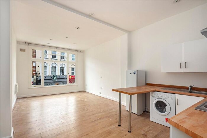 Flat To Rent In Deptford High Street, Deptford, London, SE8