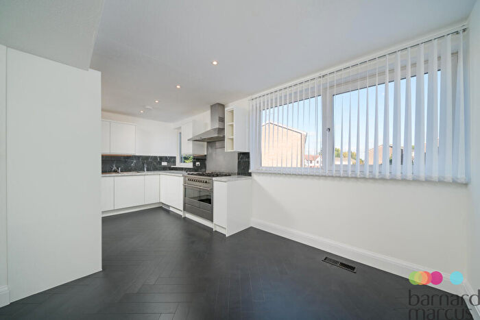 4 Bedroom Town House To Rent In Oxford Gardens, London, N20