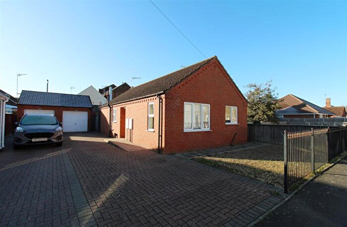 2 Bedroom Detached Bungalow For Sale In King Street, Sutton Bridge, PE12