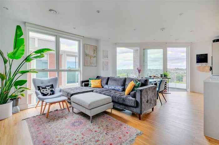 2 Bedroom Flat To Rent In Brixton Hill, London, SW2