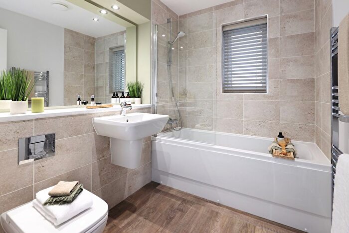 4 Bedroom Detached House For Sale In Cuerden Place, Clayton-Le-Woods, Lancashire, PR25 - Photo 11