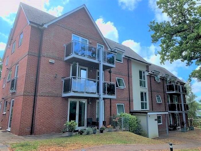 2 Bedroom Flat To Rent In Chandlers Ford, SO53