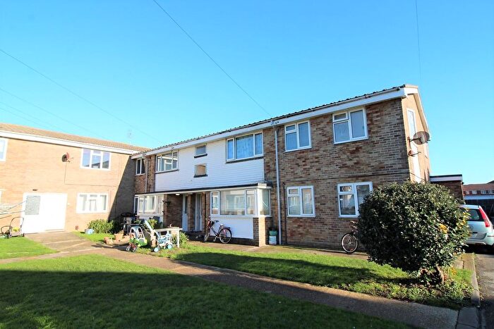 1 Bedroom Flat To Rent In Winsor Close, Hayling Island, PO11