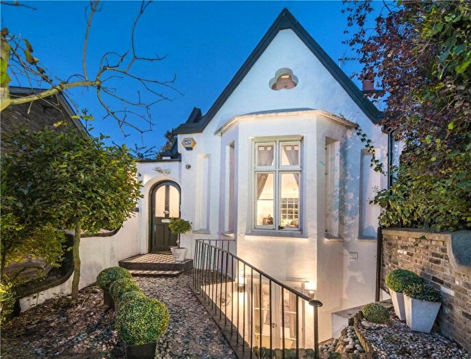 2 Bedroom House To Rent In The Greville Road, St John's Wood, London, NW6