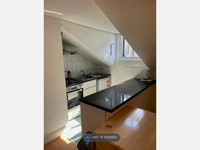 Studio To Rent In St Stephens Crescent, London, W2