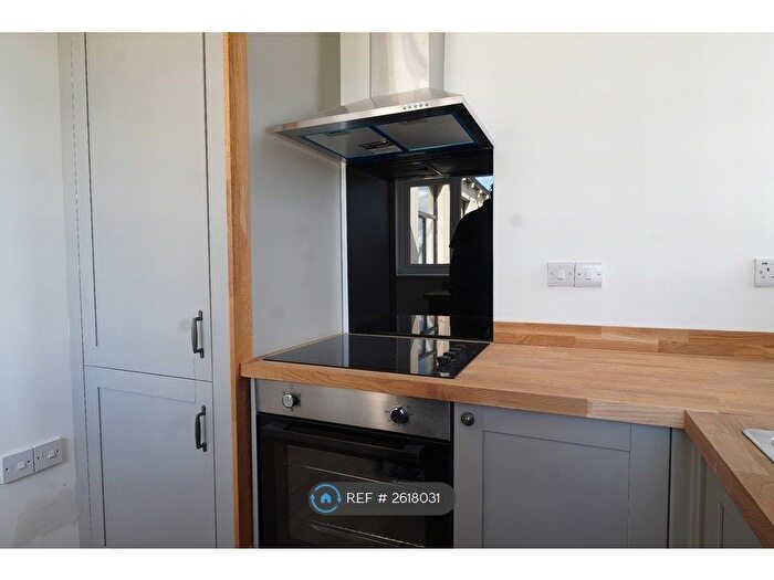 2 Bedroom Flat To Rent In Birds Royd Lane, Brighouse, HD6