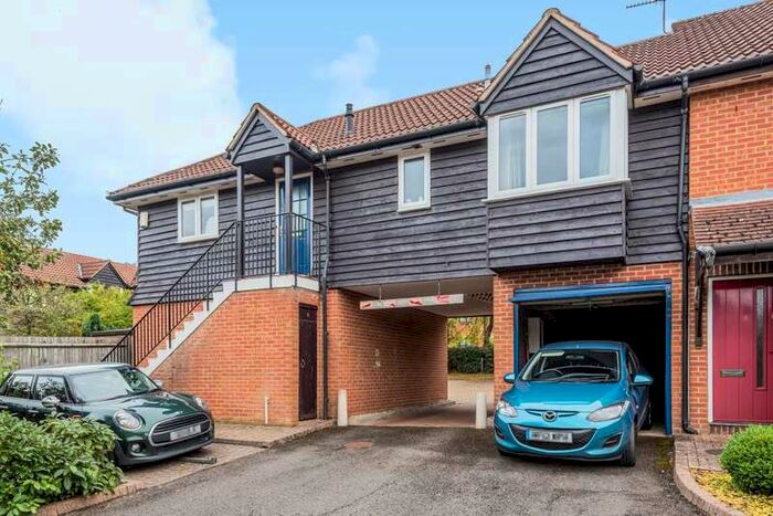 2 Bedroom Maisonette Flat To Rent In Pheasant Walk, Littlemore, OX4