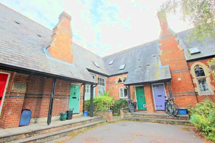 2 Bedroom Property To Rent In Old School, Temple Road, Cowley, Oxford, OX4