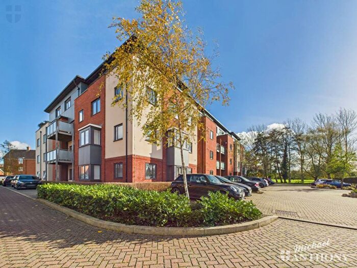2 Bedroom Flat For Sale In Provis Wharf, Aylesbury, Buckinghamshire, HP20