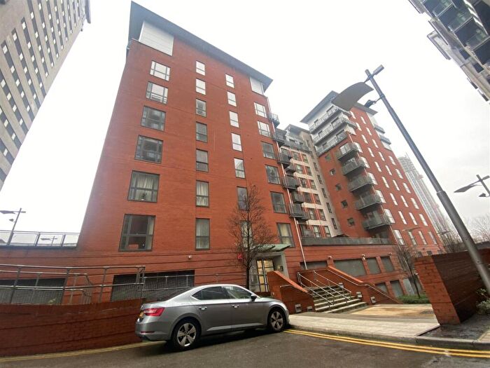2 Bedroom Apartment To Rent In Lord Street, Manchester, M4