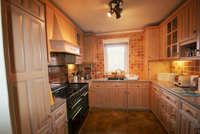 3 Bedroom Flat To Rent In Copers Cope Road, Beckenham, BR3