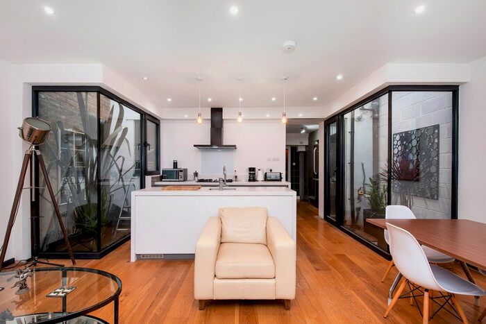 4 Bedroom Maisonette To Rent In Rucklidge Avenue, Harlesden, London NW10