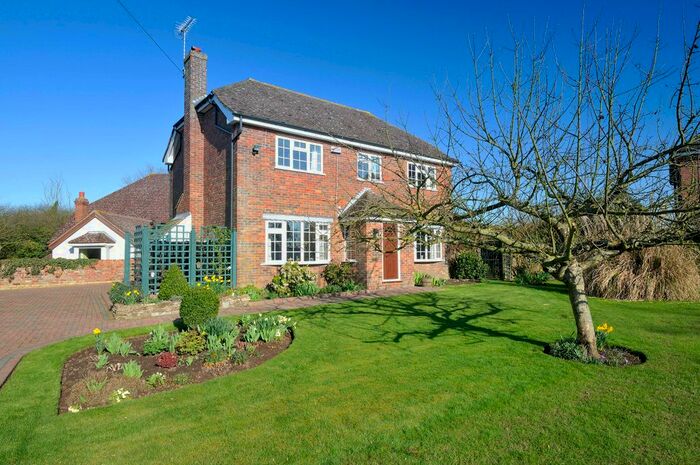 4 Bedroom Detached House For Sale In Charing Heath Road, Charing, TN27