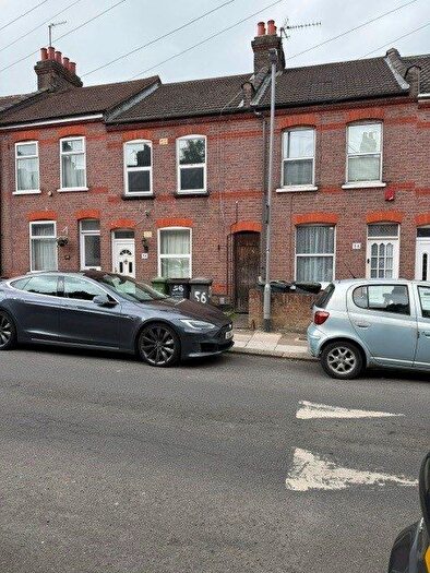 3 Bedroom Terraced House To Rent In Butlin Road, LU1