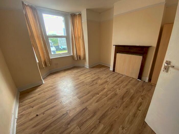 2 Bedroom Property To Rent In High Road, Southampton, SO16