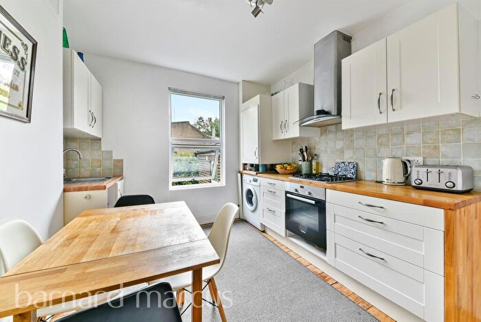2 Bedroom Flat For Sale In Rommany Road, London, SE27