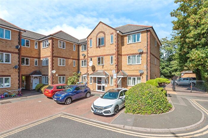 2 Bedroom Flat For Sale In Vicarage Square, Grays, Essex, RM17