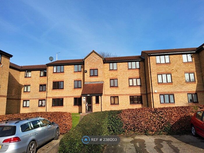 1 Bedroom Flat To Rent In Walpole Road, Slough, SL1