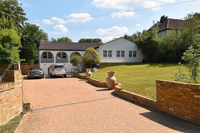 4 Bedroom Detached House For Sale In Riffhams Lane, Danbury, CM3