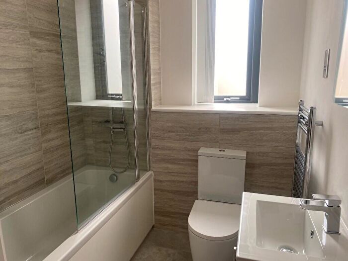 2 Bedroom Flat To Rent In Thackeray Lane, Godalming, Surrey, GU7