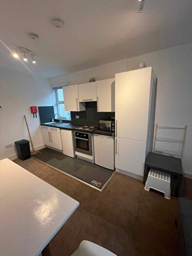 2 Bedroom Flat To Rent In High Road Leytonstone, London, E11