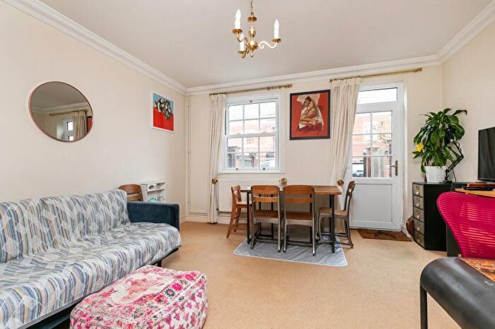 3 Bedroom Terraced House For Sale In Parchment Street, Winchester, SO23