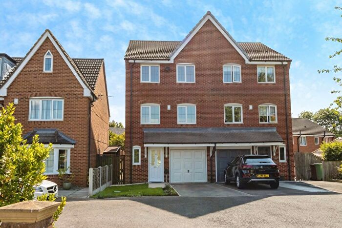 4 Bedroom Semi-Detached House For Sale In Bittern Croft, Wakefield, West Yorkshire, WF4