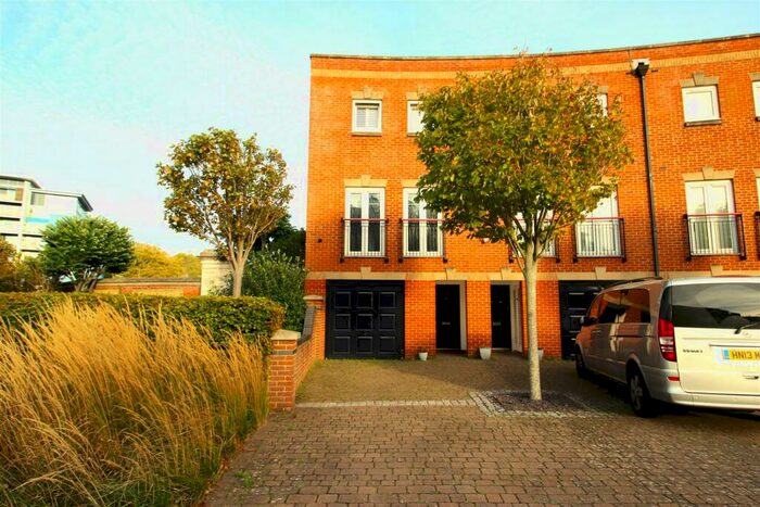 4 Bedroom House To Rent In Gunwharf Quays, Portsmouth, PO1