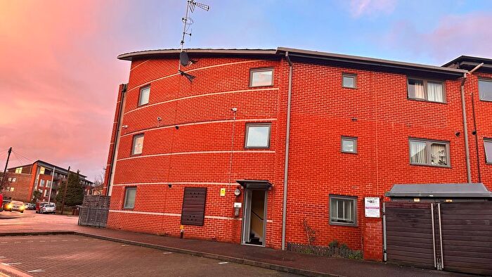 2 Bedroom Flat To Rent In Lewin Terrace, Feltham, TW14