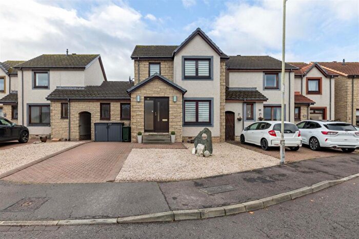 3 Bedroom Link Detached House For Sale In South Inch Park, Perth, PH2