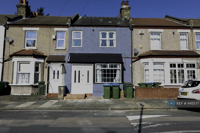 2 Bedroom Flat To Rent In Marmadon Road, London, SE18