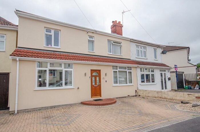 4 Bedroom Semi Detached House For Sale In Graham Road, Downend, Bristol, BS16