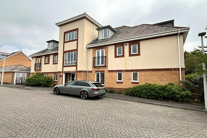2 Bedroom Flat To Rent In Whitecliff, BH14
