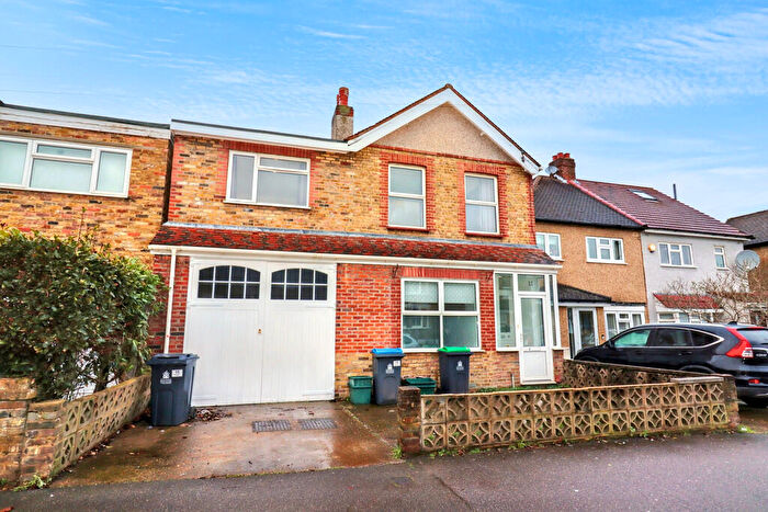 5 Bedroom Detached House To Rent In Douglas Road, Surbiton, KT6