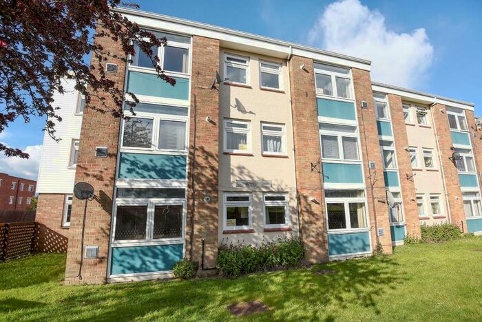 2 Bedroom Apartment To Rent In Cress Hill, Oxford, OX3