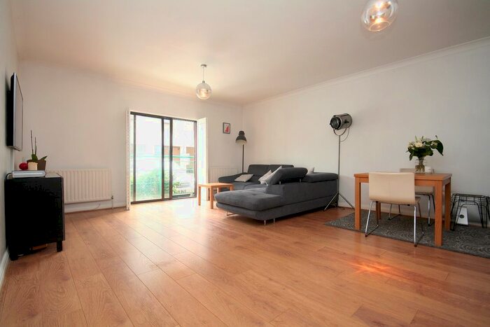 2 Bedroom Flat To Rent In Plover Way, London, SE16