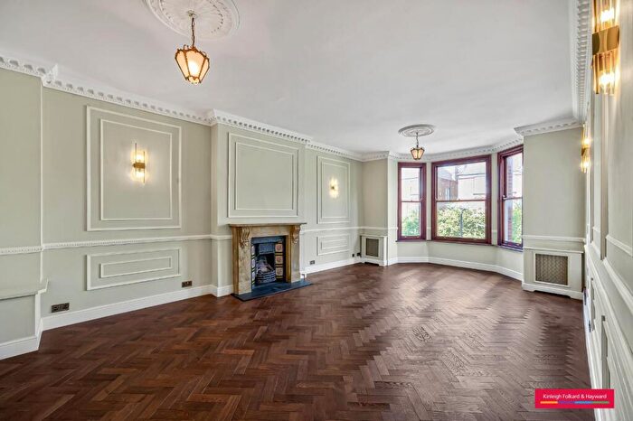 3 Bedroom Flat To Rent In Compayne Gardens, London, NW6