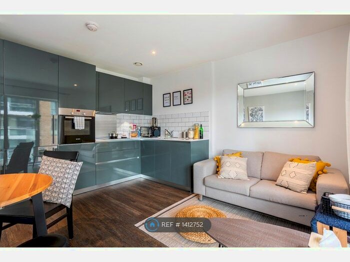 1 Bedroom Flat To Rent In Compton House, London, SE18