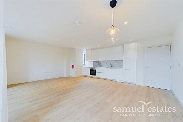 3 Bedroom Flat To Rent In Leonora House, Voss Court, SW16
