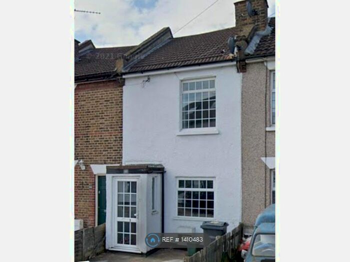 2 Bedroom Terraced House To Rent In Chatterton Road, Bromley, BR2