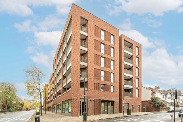 2 Bedroom Flat To Rent In Sudbourne Road, London, SW2